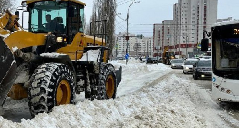 Липецкие коммунальщики перешли на усиленный режим из-за снегопада