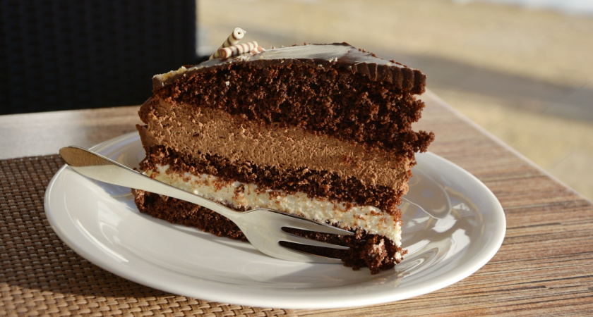 Пеку простой шоколадный торт по рецепту подруги: получается нежный, вкусный, понравится всем без исключения