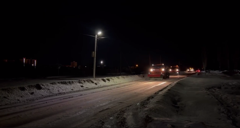 В Липецке бросили сотни рабочих на борьбу с зимними дорогами