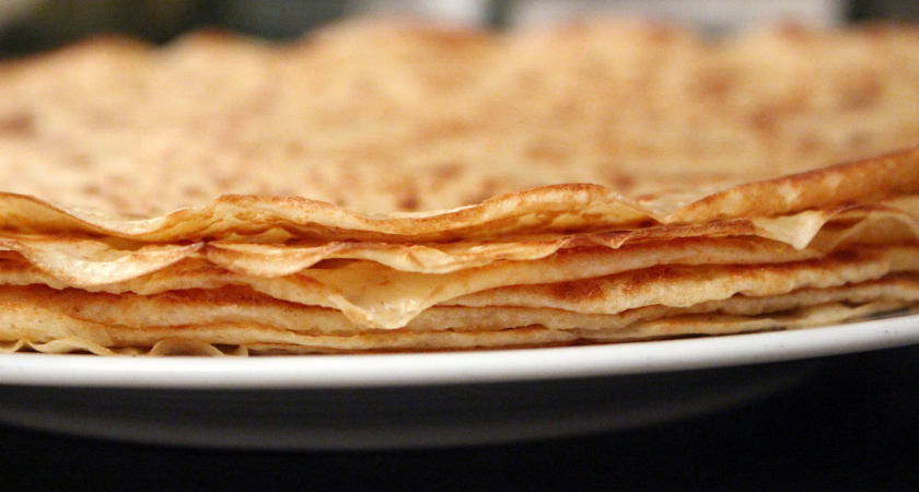 Никакого молока: добавляю в блины 50 грамм этого продукта и получаю нежнейшее тесто