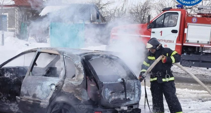 Легковушка вспыхнула из-за неисправной проводки в деревне Гудовка