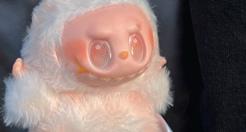 В липецком «Аргамаче» вместо традиционной Масленицы сожгли трёхметровую куклу Лабубу