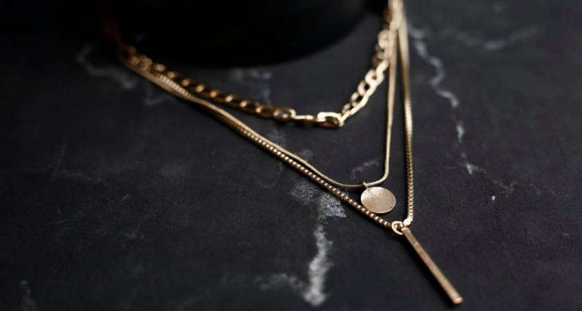 В Лебедяни сотрудница пункта выдачи украла драгоценности на 312 тысяч