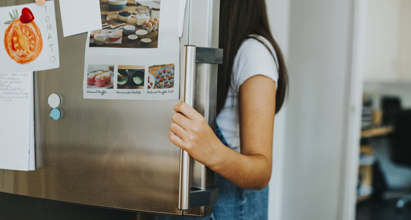 Оказывается, нижний ящик холодильника — не для овощей: 6 продуктов, которые там портятся