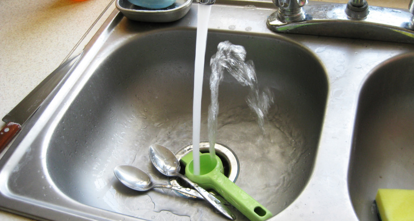 Два простых ингредиента, которые заменили всю бытовую химию: жалею, что не знала в молодости