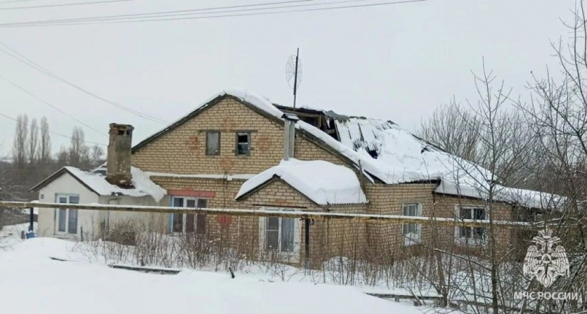 Снег обрушил крыши сразу в двух домах Липецкой области