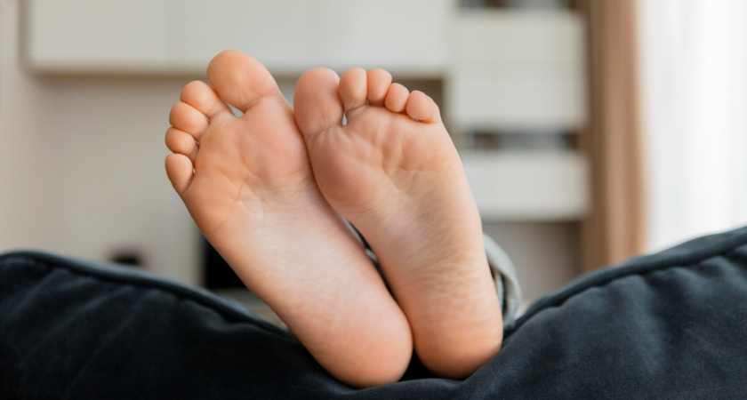 Никаких лезвий и пемз: мастер педикюра показала, как правильно ухаживать за пятками – в салон больше не хожу