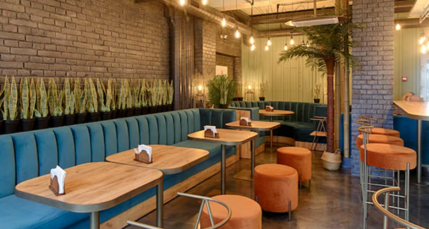 Липчанка перепутала заведения и разнесла дверь кафе