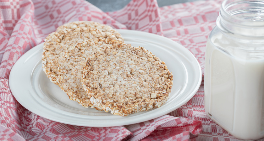 1 стакан овсянки и 2 яйца: сытный завтрак готов — домашние просят добавки