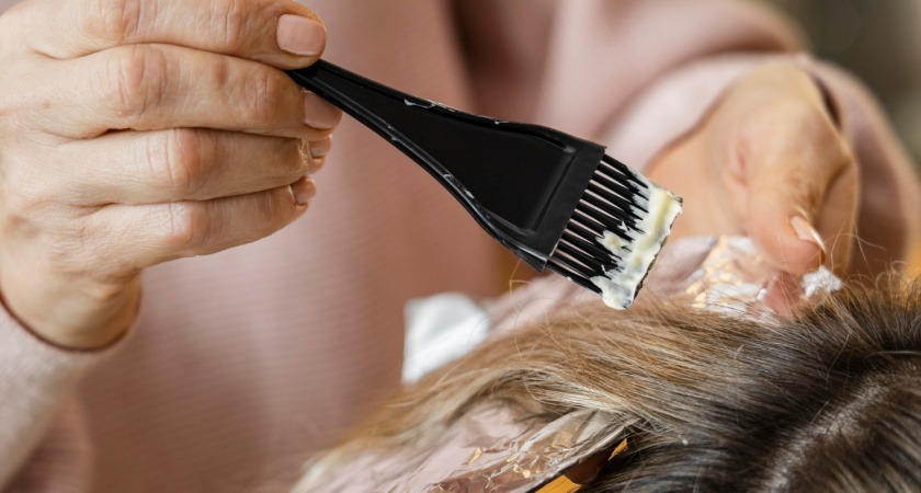 Красить волосы больше не в моде: что пришло на смену в 2026 году - новая замена колориста