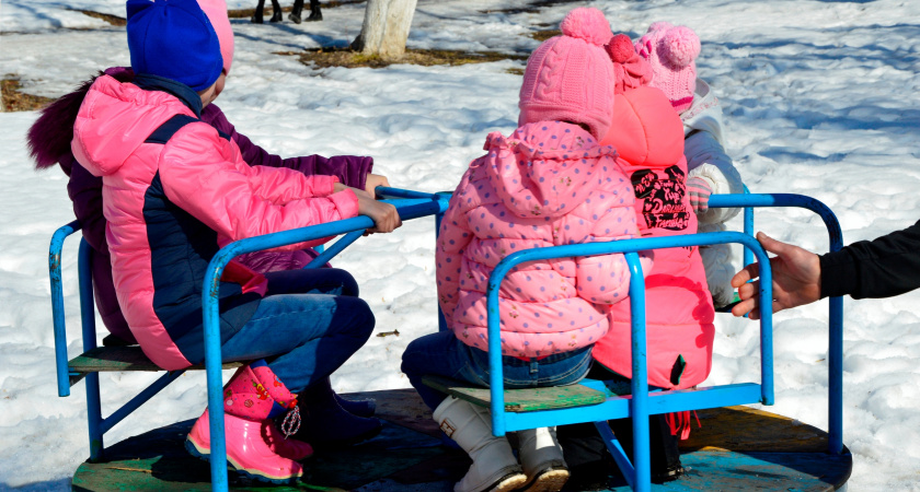 Весенние каникулы 2026 года снова поменяли — родители уже строят новые планы на отпуск с детьми