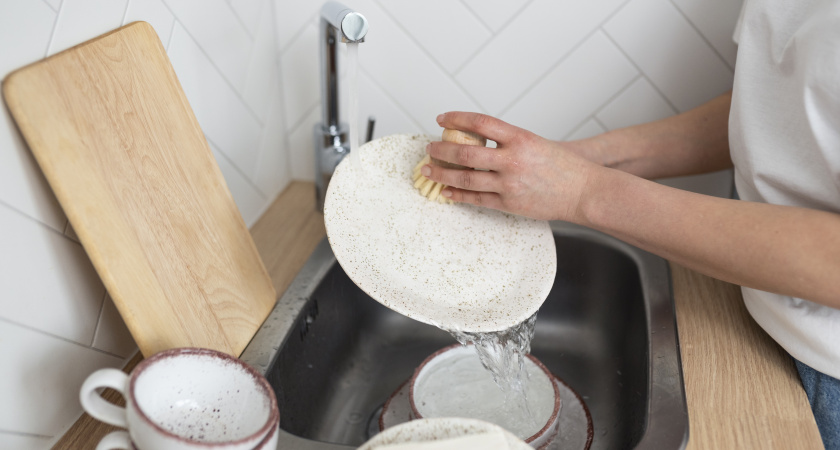 Почему немцы не ополаскивают посуду от моющего средства — причина удивляет: дело не в деньгах