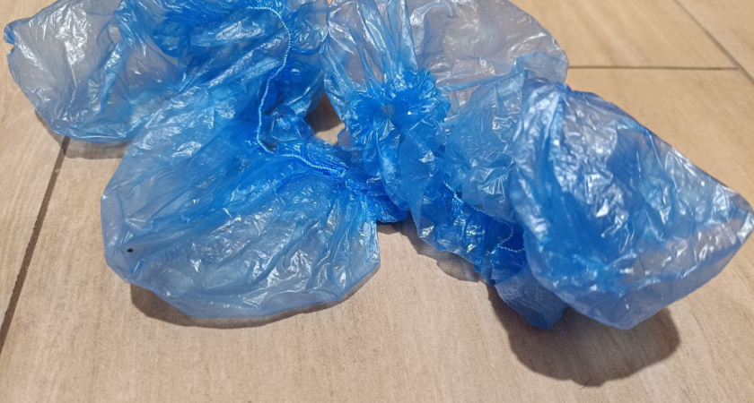 Подруга покупает пачками бахилы. Когда узнала для чего, стала закупать больше. 5 необычных применений бахил