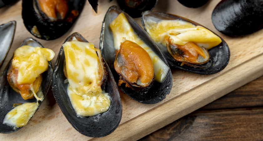 Запеченные мидии с икрой мойвы: мой рецепт — вкуснее, чем в ресторане, в 5 раз дешевле