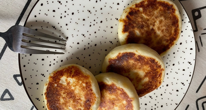 Беру пачку творога, яйцо и пару картошин – готовлю сковороду вкуснятины: рецепт из кулинарной книги 1952 года