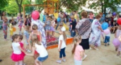 «Дворик на Меркулова» собрал несколько десятков детей и их родителей