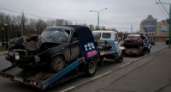 По Липецку провезли погибшие в авариях автомобили