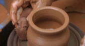 Начинающие смогут покрутить гончарный круг