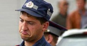 Гаишник за рулем машины с «липовым» номером