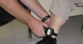 В Липецкой области начали применять электронные браслеты