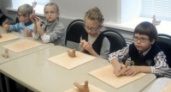 Слабовидящих детей научили делать глиняные свистульки