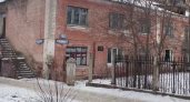 В Липецке семья продолжает жить в аварийном доме из-за забывчивости властей дать им жильё
