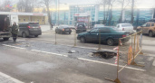 Из-за утечки воды в центре Липецка на проезжей части обвалился асфальт