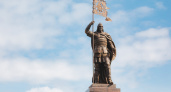 В Липецке открыли памятник Александру Невскому с цитатой из песни «Встанем»