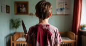 11-летний мальчик в отсутствие отца за 20 минут изрезал младших брата и сестру