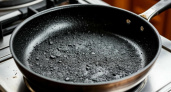 Больше никакого нагара: простой способ очистки сковородок - нужны всего соль и 5 минут времени