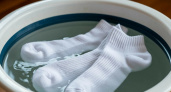 Кладем носки в пакет — и они снова белоснежные: гениальный способ всего за 2 минуты