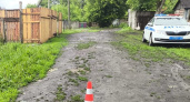 В Грязинском районе машина покатилась с горки и травмировала девочку