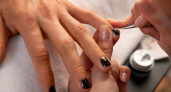 Какие цвета лака выбрать, чтобы руки выглядели моложе: маникюр после 50 лет