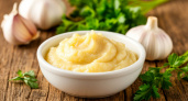 Чесночная паста на сливочном масле: мягкая и ароматная приправа на все случаи жизни
