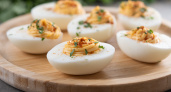 Готовим на Новый год: фаршированные яйца с начинкой, от которой невозможно оторваться