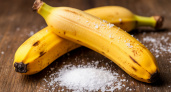 Банановую кожуру посыпаю солью - не нарадуюсь своей хитрости: лучший лайфхак для лентяев