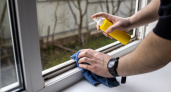 Желтизне — стоп: ваш путеводитель по чистке пластиковых откосов и подоконников