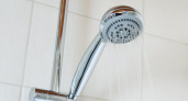 Душевая лейка снова как новая: дешёвое средство с кухни растворяет накипь лучше магазинной химии