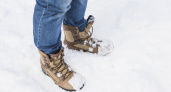 Пару мазков кисточкой по подошве - и обувь не скользит даже на льду: лайфхак, который работает
