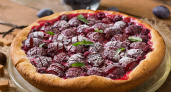 Не оставляю замороженные ягоды без дела: вкуснейший пирог со сметанной заливкой всегда выручает