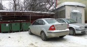 Липецких водителей штрафуют за парковку у мусорных баков