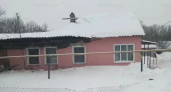 В Измалково рухнула крыша жилого дома под тяжестью снега