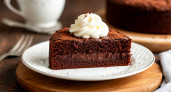 Торт «Три стакана»: яйца и масло не понадобятся - влажный шоколадный бисквит, нежный сметанный крем без заморочек