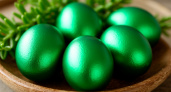 Изумрудные яйца на Пасху: благородный цвет яйцам придадут 2 травы — давно забытый метод, а зря