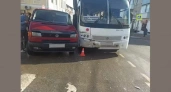 В Ельце пожилую пассажирку госпитализировали после столкновения автобуса и легковушки
