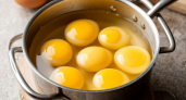 Почему яйца после варки нельзя класть в холодную воду – запомните
