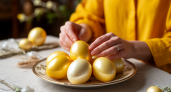 Золотые яйца на Пасху 2026: как покрасить скорлупки в насыщенный жёлтый без куркумы — притянут в дом счастье и достаток