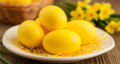 Ярче, чем от луковой шелухи: этот овощ окрасит яйца в золотой — пасхальные яйца затмят чистое золото