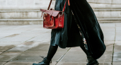 Не шопер и не багет: весной 2026 модницы выбирают сумку-таксу