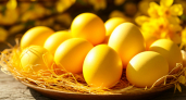 Яйца - маленькие солнышки: простой способ сделать золотистые крашенки на Пасху-2026